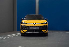 Volkswagen T-Roc R: Δείτε πώς θα μοιάζει η «hot» έκδοση με τους 300+ PS (photos)