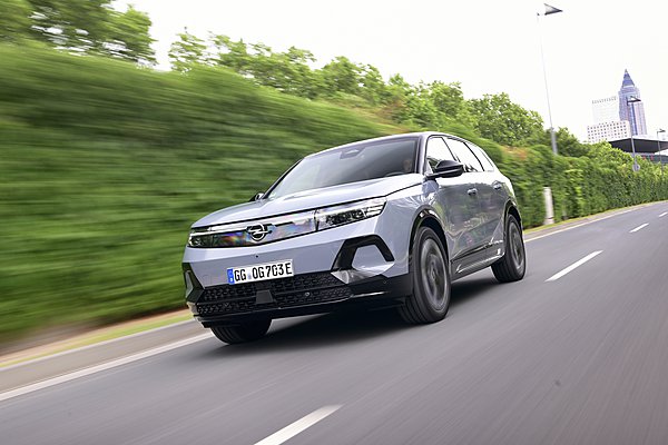 Opel Grandland Electric AWD: Στην Ελλάδα το τετρακίνητο SUV με τα 325 PS (τιμή)
