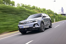 Opel Grandland Electric AWD: Στην Ελλάδα το τετρακίνητο SUV με τα 325 PS (τιμή)