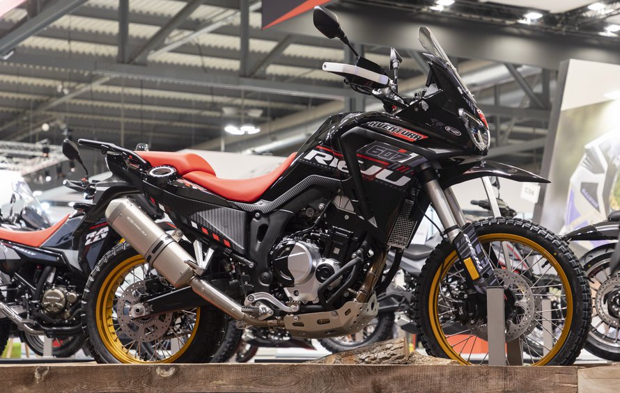 Rieju Aventura 607 2026 - Χωμάτινες περιπέτειες με 39 λίτρα βενζίνης