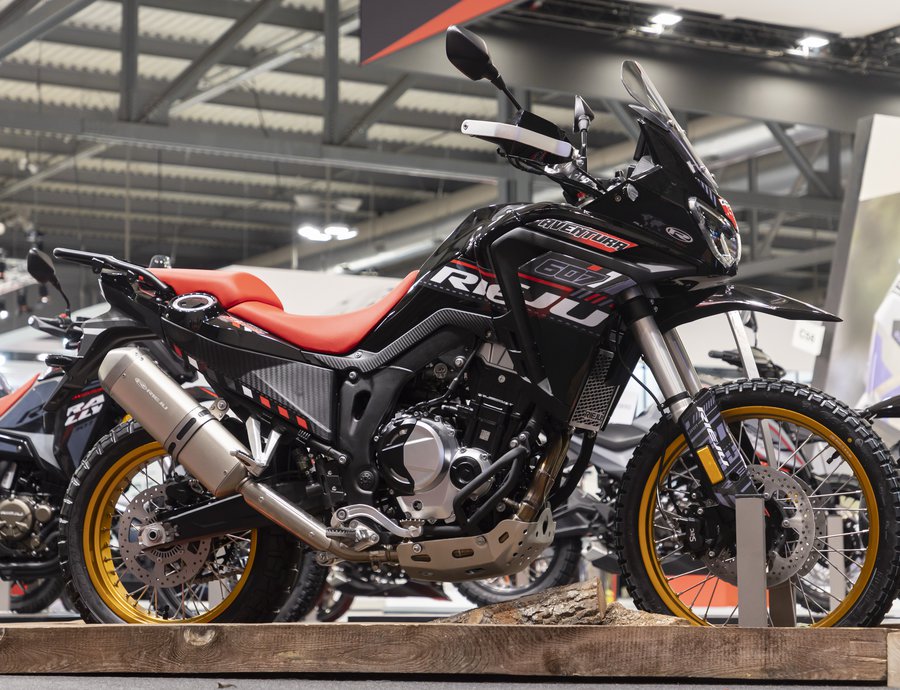 Rieju Aventura 607 2026 - Χωμάτινες περιπέτειες με 39 λίτρα βενζίνης