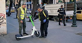 Χρυσοχοΐδης για ηλεκτρικά πατίνια: «Δεν θα έπρεπε να υπάρχουν» - Έρχεται νομοθετική ρύθμιση