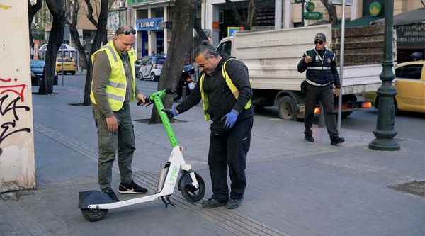 Ηλεκτρικά πατίνια: Σε ισχύ ο νέος κανονισμός κυκλοφορίας και στάθμευσης στην Αθήνα - Όλες οι αλλαγές