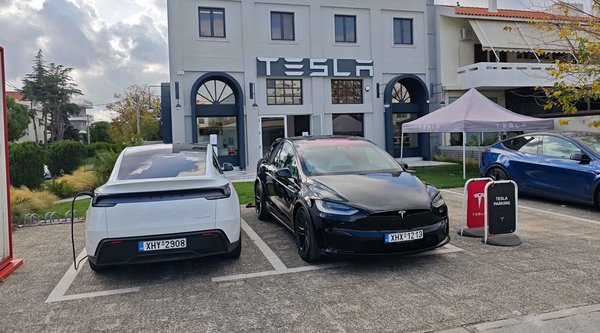 Tesla: Έτσι κλείνεις ψηφιακά test-drive - Οι δύο νέες τοποθεσίες