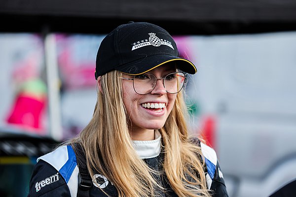 Το μήλο κάτω από τη μηλιά: Η κόρη του Colin McRae μπαίνει στους αγώνες ράλι