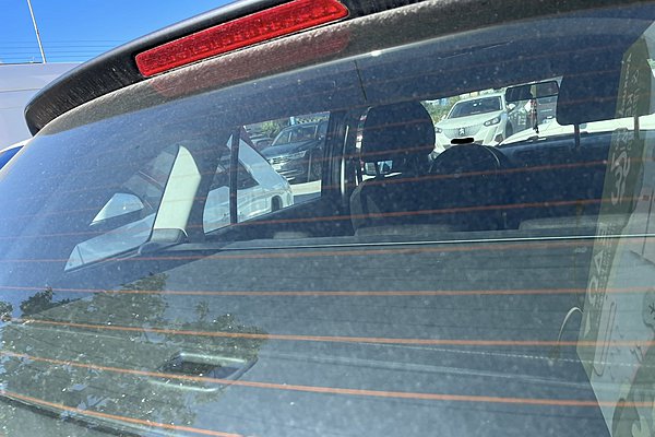 Τι κάνουν αυτές οι γραμμές στο πίσω παρμπρίζ;