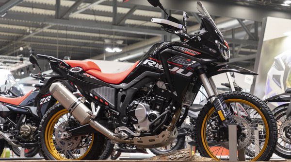 Rieju Aventura 607 2026 - Χωμάτινες περιπέτειες με 39 λίτρα βενζίνης