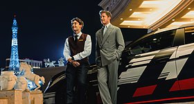 O George Russell έγινε... παρκαδόρος για χάρη του Brad Pitt (video)