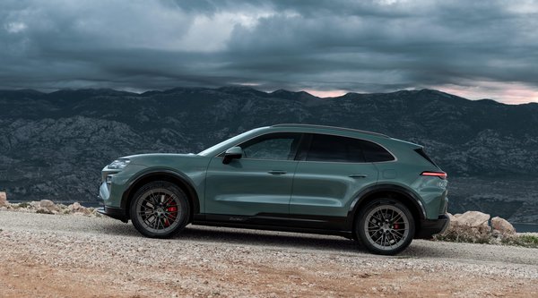 Porsche: Ρεκόρ ζήτησης για την ηλεκτρική Cayenne - 100.000 ενδιαφερόμενοι μέσα σε τέσσερις μέρες