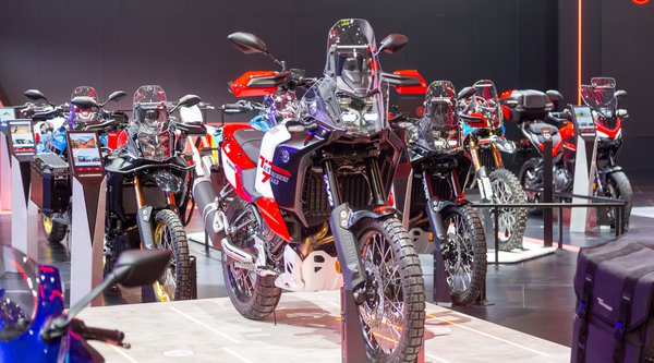 Αποκαλύψεις Yamaha για τρικύλινδρο Tenere και επιστροφή R1