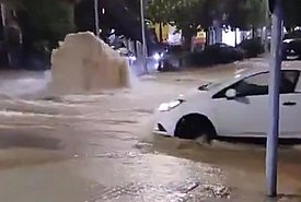 Κακοκαιρία Byron: Σκηνές αποκάλυψης σε όλη τη χώρα – Ποτάμια οι δρόμοι, εγκλωβισμένοι οδηγοί (video)