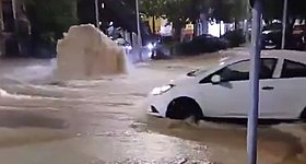 Κακοκαιρία Byron: Σκηνές αποκάλυψης σε όλη τη χώρα – Ποτάμια οι δρόμοι, εγκλωβισμένοι οδηγοί (video)