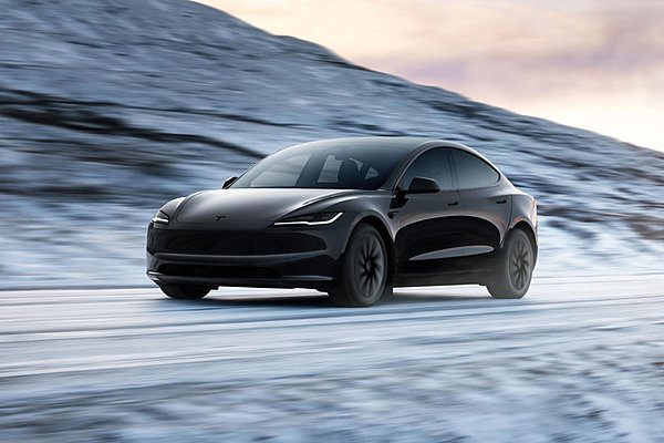 Στην Ελλάδα το πιο προσιτό Tesla που κατασκευάστηκε ποτέ (τιμή-εξοπλισμός)