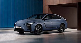 Lexus ES: Στην Ελλάδα το πολυτελές sedan των 343 PS (τιμές)