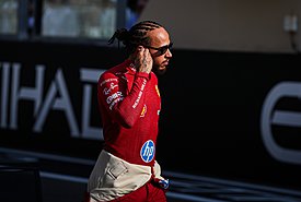 Lewis Hamilton: Ο πρώτος οδηγός της Ferrari μετά από 44 χρόνια χωρίς βάθρο στην πρώτη του σεζόν