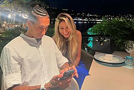 Μπαρτσελόνα: O Ραφίνια έλαβε δώρο από τη σύζυγό του ένα FIAT που κοστίζει 100.000 ευρώ (video)  