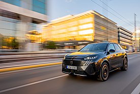 Δοκιμή:Peugeot E-3008 Dual Motor AWD 325PS - Άνετο, πανίσχυρο, τετρακίνητο και chic (video)