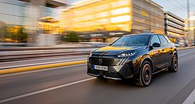 Δοκιμή:Peugeot E-3008 Dual Motor AWD 325PS - Άνετο, πανίσχυρο, τετρακίνητο και chic (video)