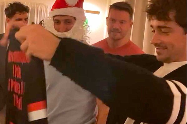 Charles Leclerc: Το ξεκαρδιστικό δώρο που του πήρε ο μηχανικός του (video)