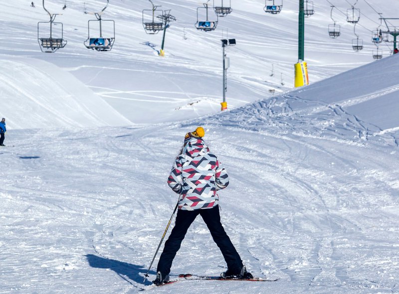Το Χιονοδρομικό Κέντρο στο Βελούχι αποτελεί το πρώτο χιονοδρομικό της Ελλάδας, που ιδρύθηκε από ιδιώτες το 1974 στη θέση «Διαβολότοπος».
