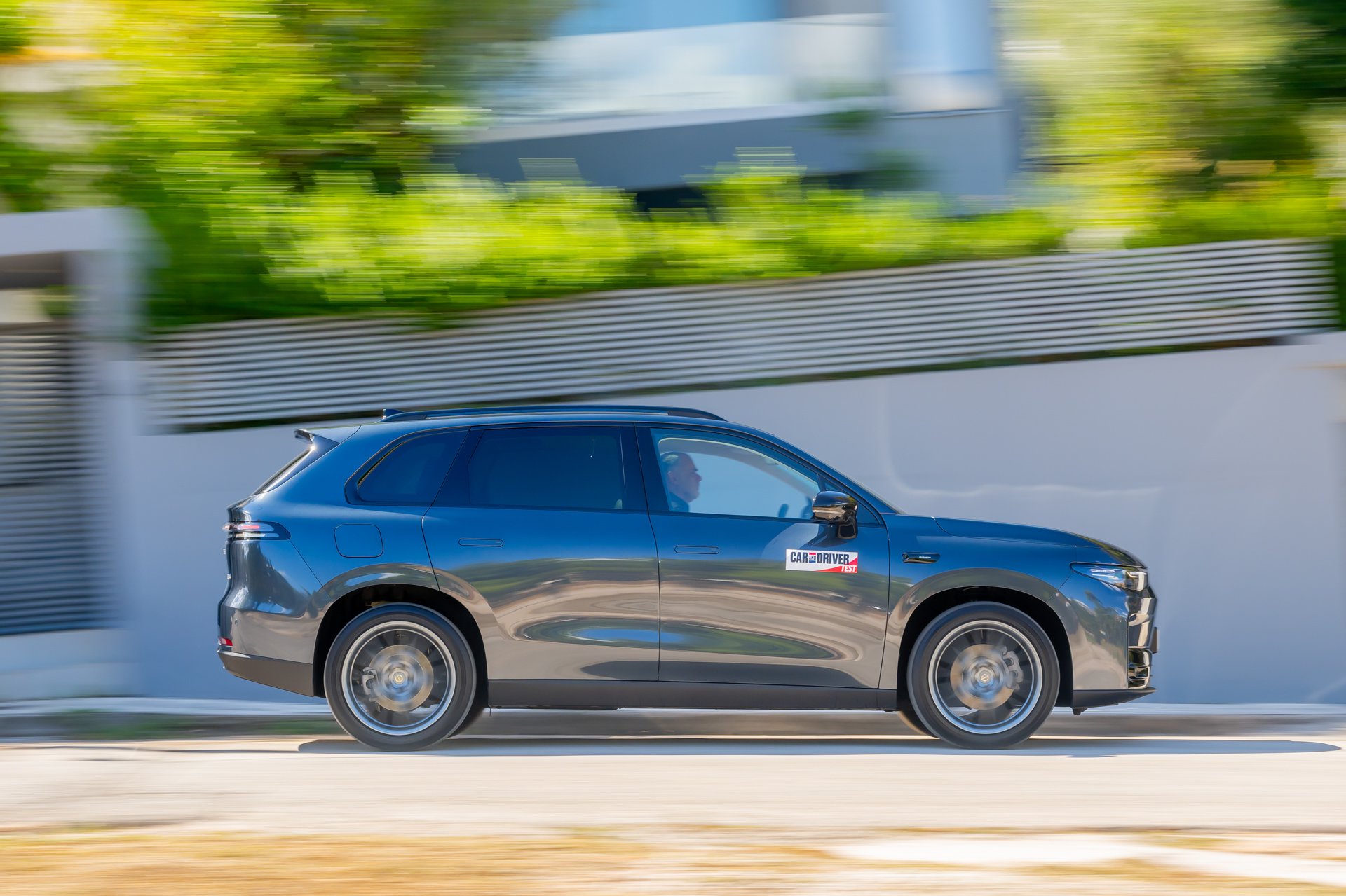 2025 LEAPMOTOR C10 REEV - Δοκιμή, Τιμές, Τεχνικά | caranddriver.gr