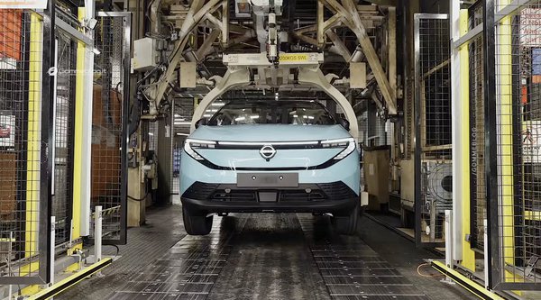 Δείτε βήμα-βήμα πώς κατασκευάζεται το νέο Nissan Leaf (video)