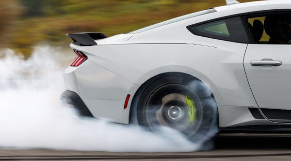 Car and Driver: Τα 10 πιο δημοφιλή άρθρα για το 2025