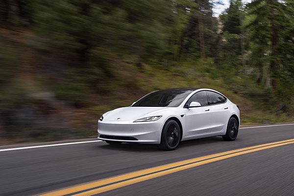 Tesla: Έκπτωση 2.500 € στο Model 3 Standard - Η νέα τιμή του