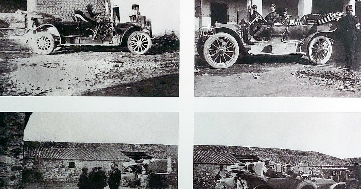 Φιλιππιάδα. Σταθμός αυτοκινήτων. Οδηγός, άγνωστος δεκανέας, πριγκίπισσα και πρίγκιπες και ο Αρχιστράτηγος Κωνσταντίνος (κάτω δεξιά) καθώς φτάνει στον σταθμό. Φιλιππιάδα. Σταθμός αυτοκινήτων. Οδηγός, άγνωστος δεκανέας, πριγκίπισσα και πρίγκιπες και ο Αρχιστράτηγος Κωνσταντίνος (κάτω δεξιά) καθώς φτάνει στον σταθμό.