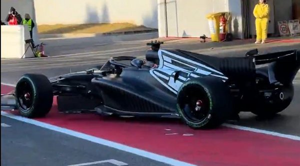 F1: Βγήκαν στην πίστα τα μονοθέσια για δοκιμές - Δείτε τις πρώτες εικόνες