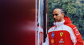 Δίνει το μήνυμα της αντεπίθεσης ο Hamilton: «Δεν πάω πουθενά»