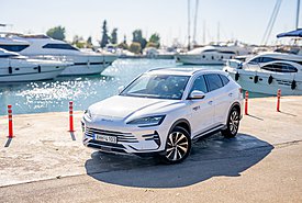 Η BYD ετοιμάζει PHEV μοντέλα με ηλεκτρική αυτονομία που θα φτάνει τα 300 km