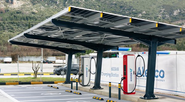 Πού βρίσκεται ο πρώτος ενεργειακά αυτόνομος κόμβος υπερταχείας φόρτισης EV στην Ελλάδα