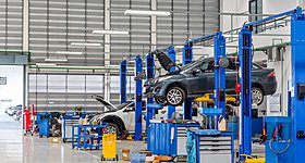 KTEO και ηλεκτρικά αυτοκίνητα: Κάθε πότε περνούν έλεγχο και πόσα από αυτά «κόβονται»