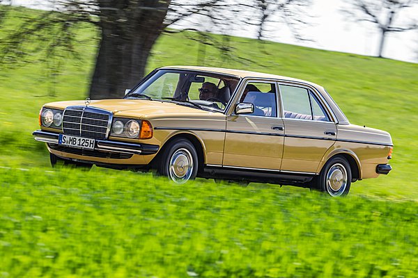 50 χρόνια Mercedes-Benz W123: Από τον ήρωα της καθημερινότητας στον μύθο των ράλλυ