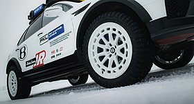 Η Bentley αφήνει τα «σαλόνια» και βγαίνει off-road με τη νέα Bentaya (video)