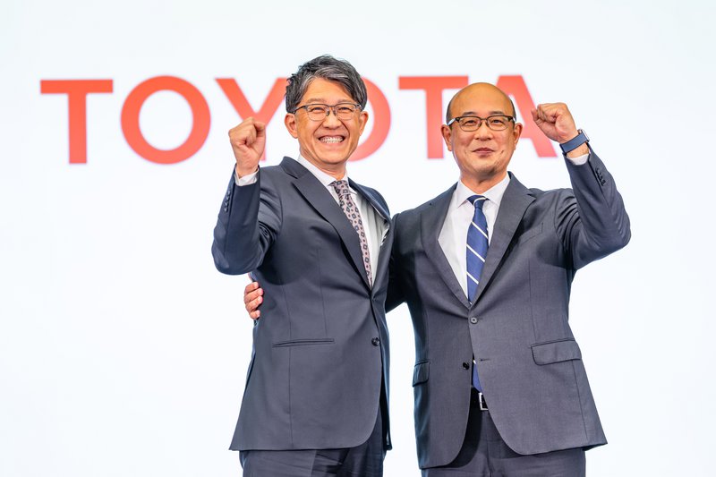 Ο Koji Sato με τον νέο CEO της Toyota, Kenta Kon.
