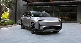 Toyota: Αυτό είναι το 7θέσιο Highlander με τα 515 km αυτονομίας (photos)