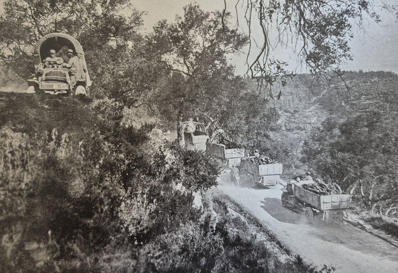 Πορεία μιας αυτοκινητοπομπής σε δρόμους της Μακεδονίας.