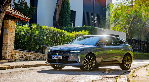 Δοκιμάζουμε το ανανεωμένο DS No4 E-TENSE 213PS με την κορυφαία γαλλική φινέτσα