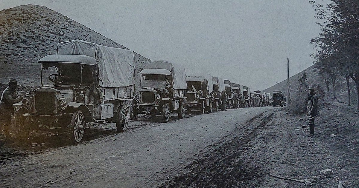 Αυτοκινητοπομπή σε ανάβαση στα βουνά της Μακεδονίας