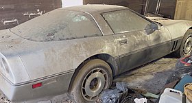 Αγνώριστη! Μια Chevrolet Corvette C4 πλένεται για πρώτη φορά μετά από 30 χρόνια (video)