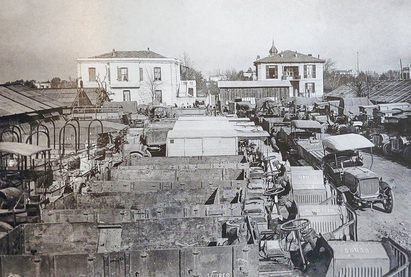 Ένα τμήμα του Όρχου Επισκευής οχημάτων στη Θεσσαλονίκη (κοντά στη σημερινή οδό Βασιλίσσης Όλγας)