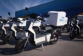 Το πρώτο «made in Greece» ηλεκτρικό σκούτερ μπαίνει στον στόλο των ΕΛΤΑ