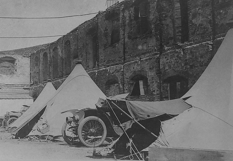 Στρατόπεδο στη Θεσσαλονίκη. Στο στρατόπεδο στην Καλαμαριά (τέως Αποθήκη Αγγλικής Βάσεως Αυτοκινήτων και 660ός Λόχος Αυτοκινήτων) και στο Λεμπέτ, όπου κυρίως στρατοπέδευε η Γαλλική Στρατιά, στο «Κέντρο Ιππωνίας», ύστερα από την αποχώρηση των συμμαχικών στρατευμάτων, εγκαταλείφθηκαν 600 φορτηγά, τα οποία έσπευσαν να αγοράσουν σε πολύ χαμηλές τιμές έμποροι που επιθυμούσαν να δραστηριοποιηθούν στον χώρο εμπορίας αυτοκινήτων ή ήδη δραστηριοποιούνταν σε αυτόν. Πρόκειται για μία σημαντική μαγιά που τροφοδότησε την εμπορία αυτοκινήτων στη χώρα μας.
