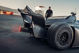 Πώς η Porsche χρησιμοποιεί τη Formula E ως εργαστήριο για τα ηλεκτρικά της