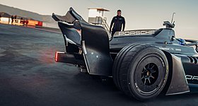 Πώς η Porsche χρησιμοποιεί τη Formula E ως εργαστήριο για τα ηλεκτρικά της
