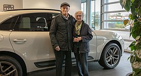 Στα 92 του αγόρασε την πρώτη του Porsche και ήδη σκέφτεται τη δεύτερη…