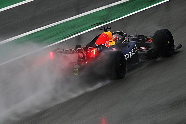 F1: Η βροχή «πονοκεφαλιάζει» τις ομάδες περισσότερο από ποτέ