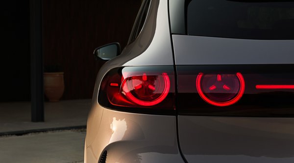 Mercedes-Benz: Μία απλή ιδέα που μπορεί να μειώσει δραστικά την καλωδίωση στα σύγχρονα αυτοκίνητα